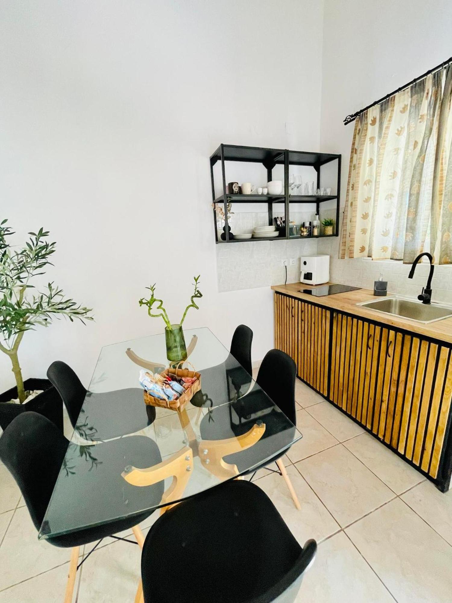 Euphoria Suites And Studios ซีดารี ภายนอก รูปภาพ